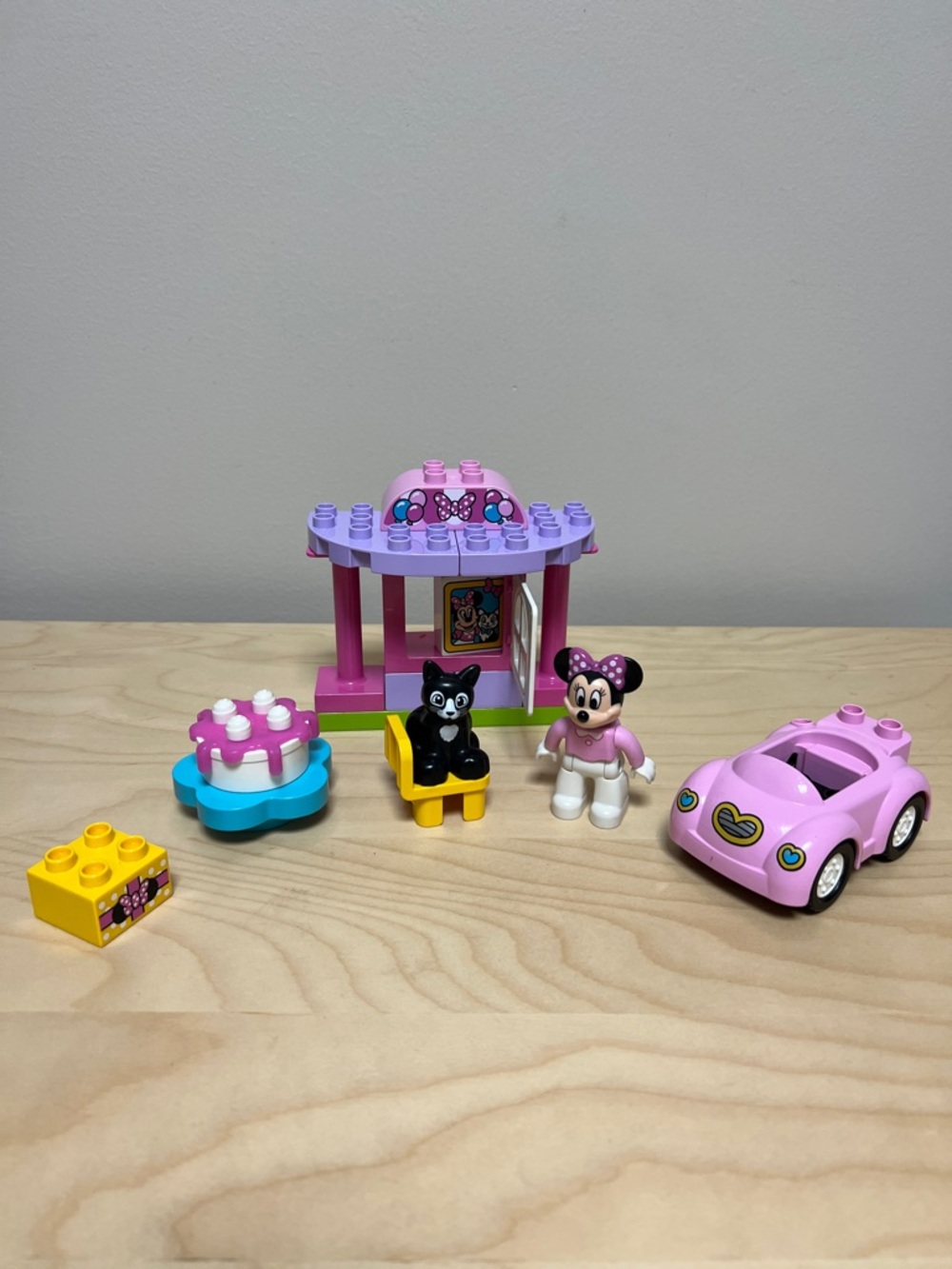 LEGO DUPLO Minnie's Birthday Party Playset - Toddler Toy